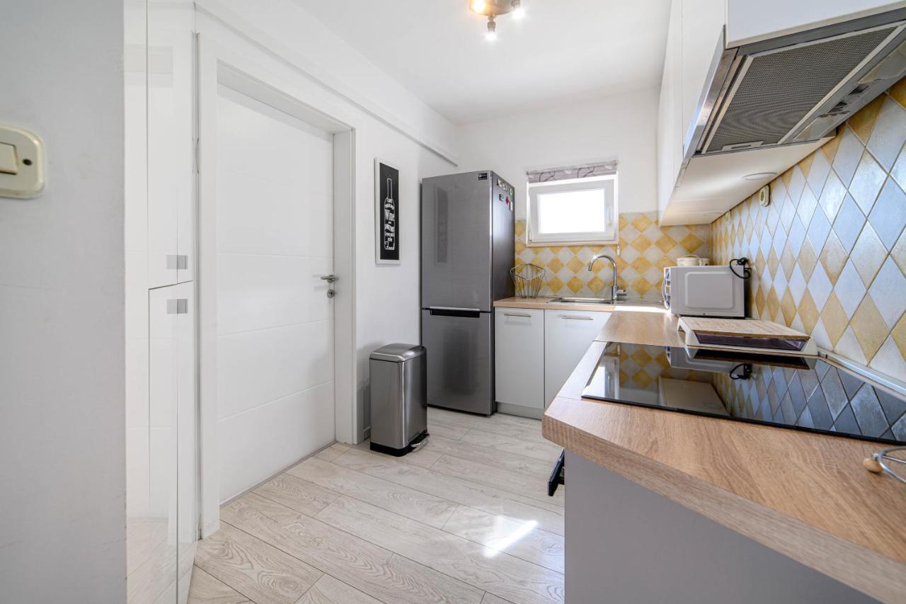 Apartment Seaside Жаборич Екстер'єр фото